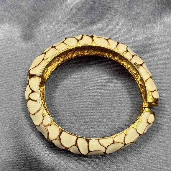 Kenneth Jay Lane Cream and Gold Bracelet - Picture 2 of 4